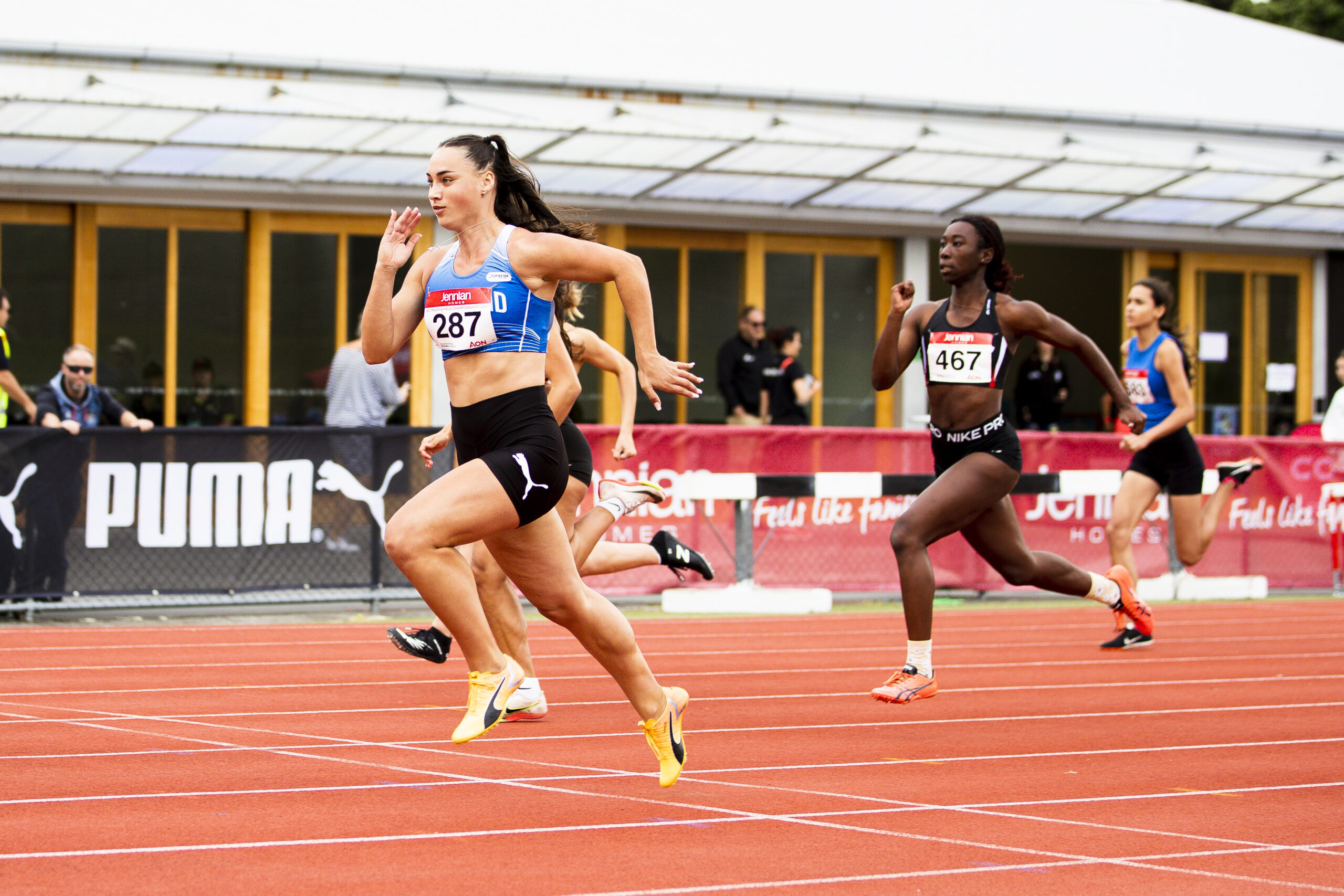 校方还配备 校方还配备